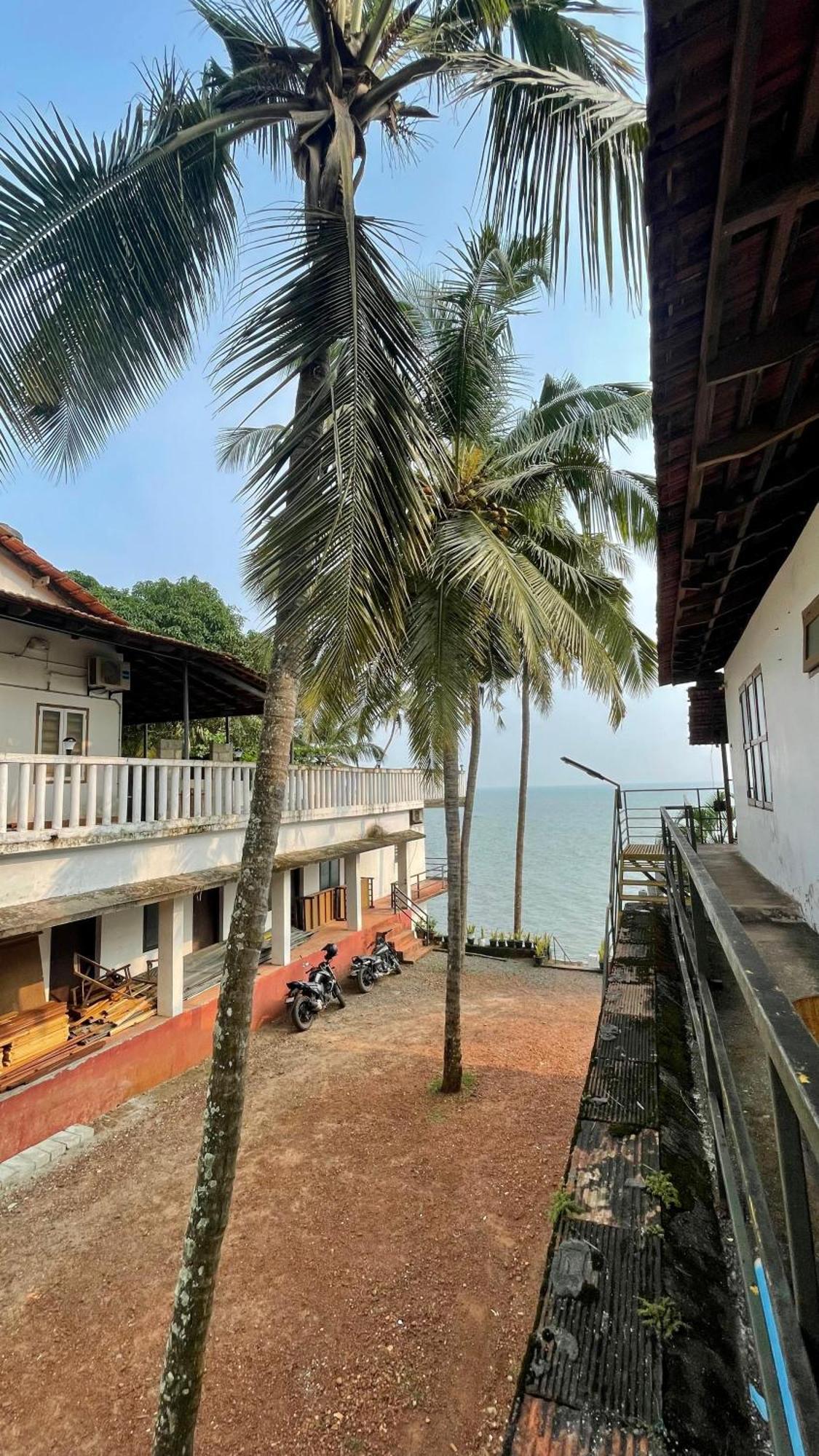 Manshore Bay 坎努尔 外观 照片